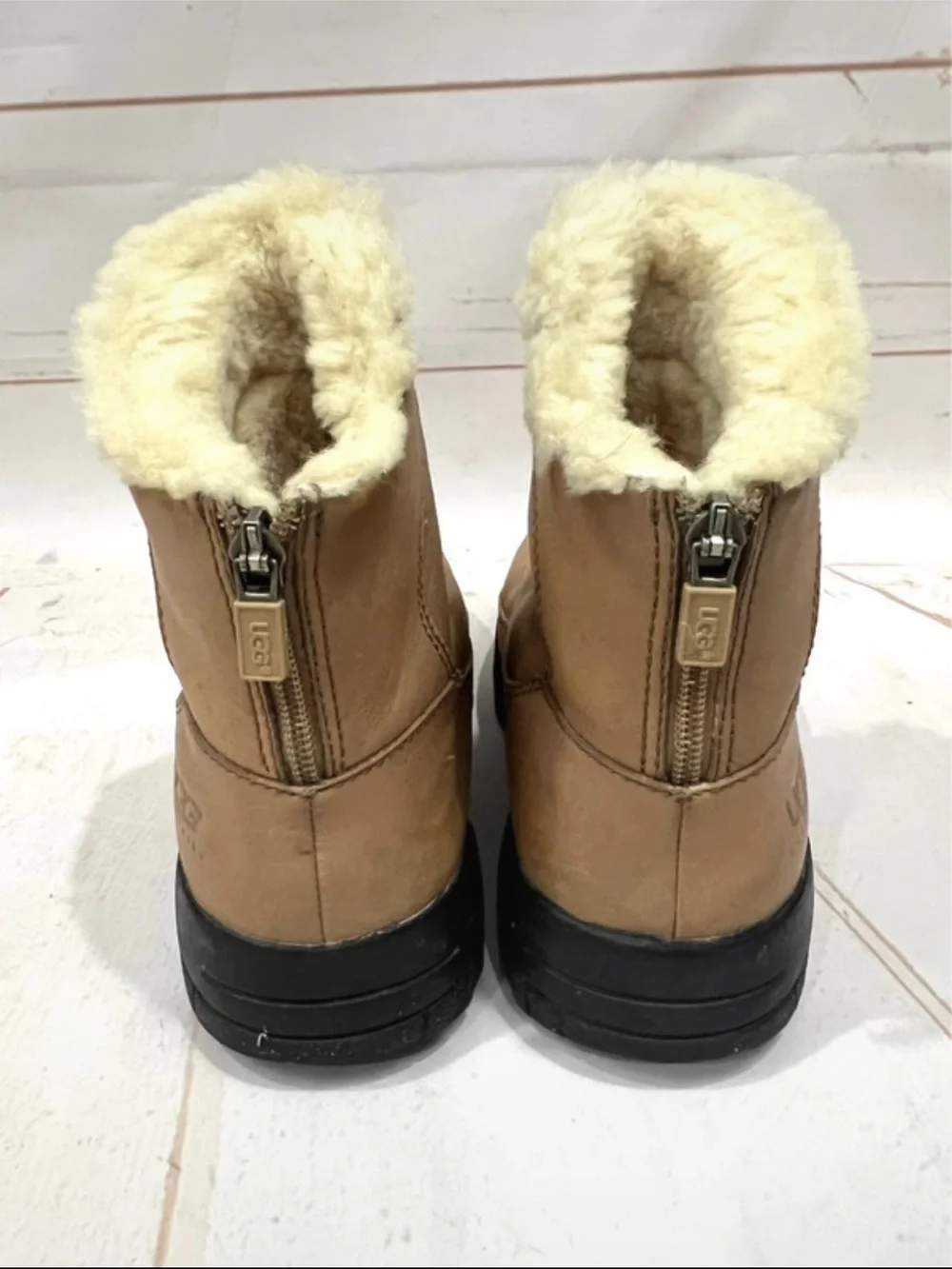 UGG Australia Winter Insulated Sheepskin Shearling Leather Lug Sole Snow Boots